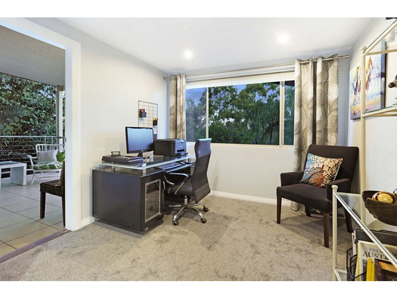 18 Aemilia Ave, Seven Hills QLD 4170