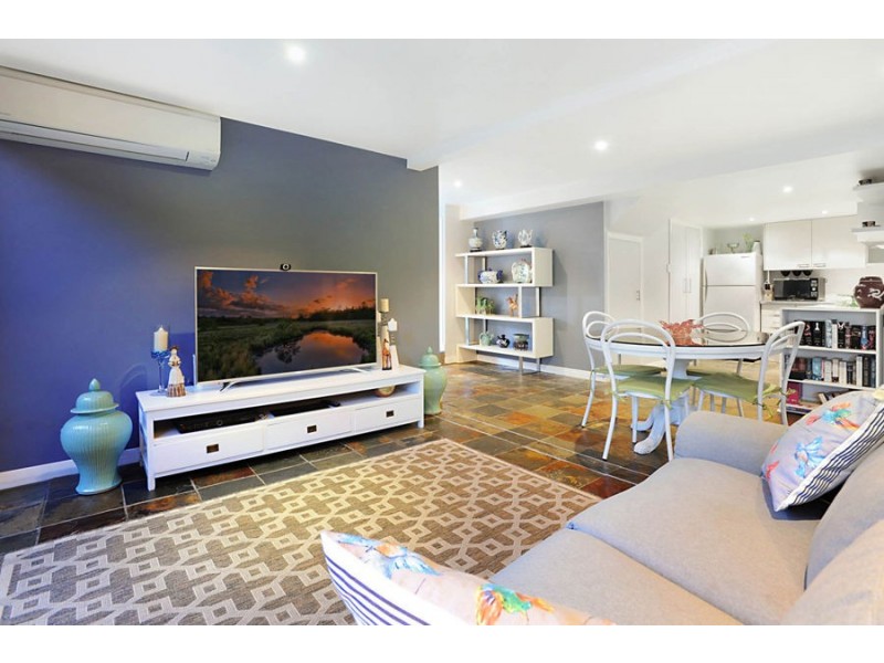 18 Aemilia Ave, Seven Hills QLD 4170