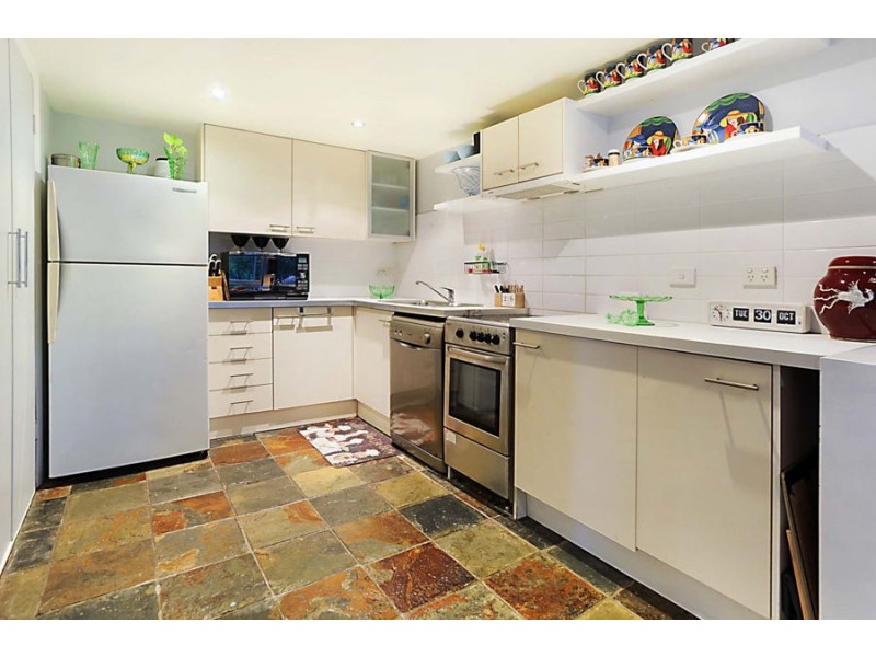 18 Aemilia Ave, Seven Hills QLD 4170