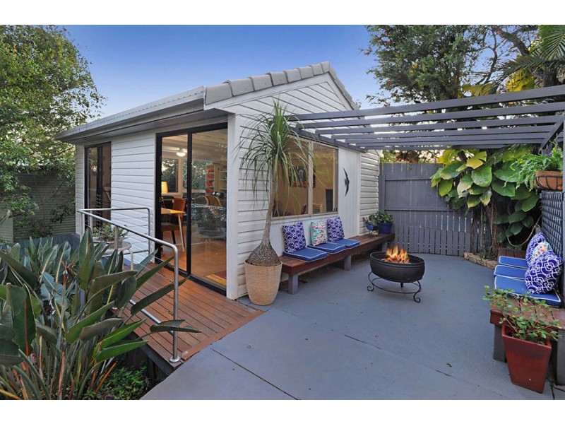 18 Aemilia Ave, Seven Hills QLD 4170