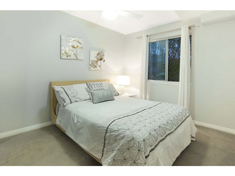 18 Aemilia Ave, Seven Hills QLD 4170