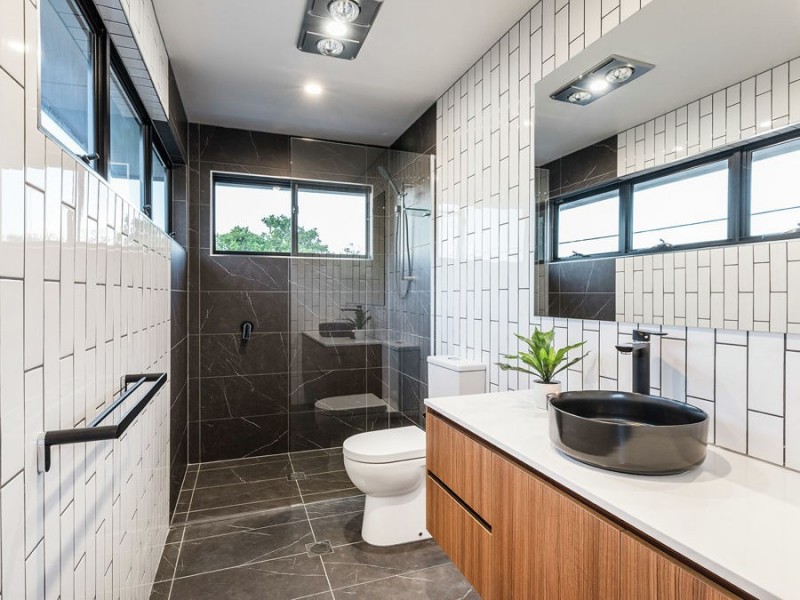 21 Barradine St, Greenslopes QLD 4120