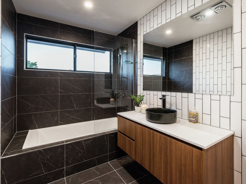 21 Barradine St, Greenslopes QLD 4120