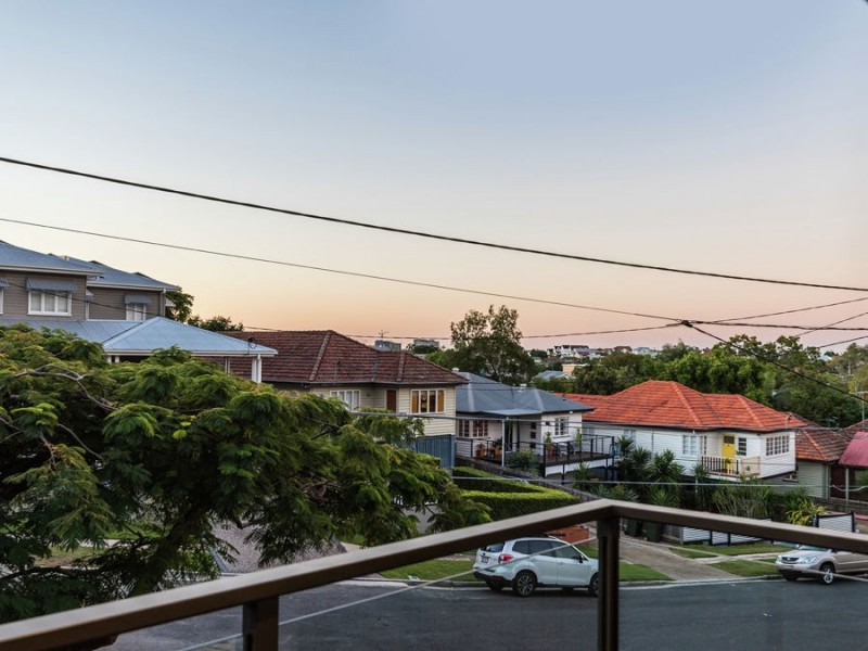 21 Barradine St, Greenslopes QLD 4120