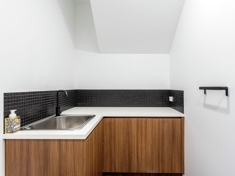 21 Barradine St, Greenslopes QLD 4120