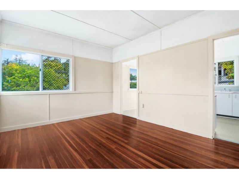 381 Ferguson Rd, Seven Hills QLD 4170