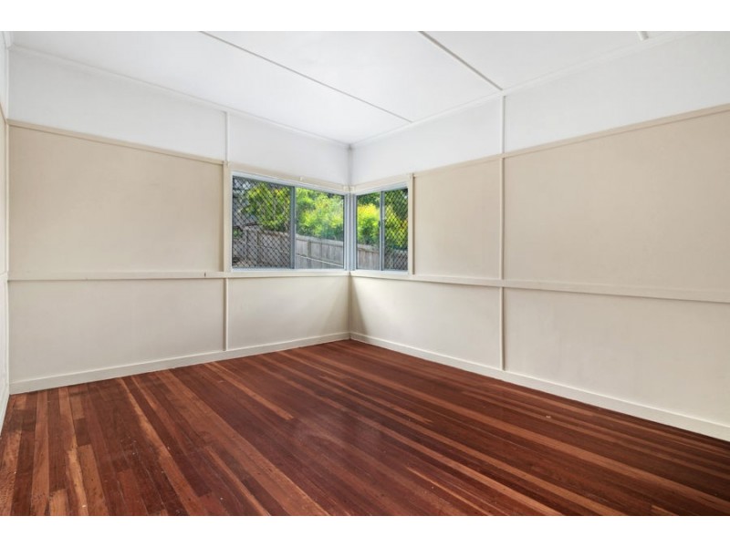 381 Ferguson Rd, Seven Hills QLD 4170