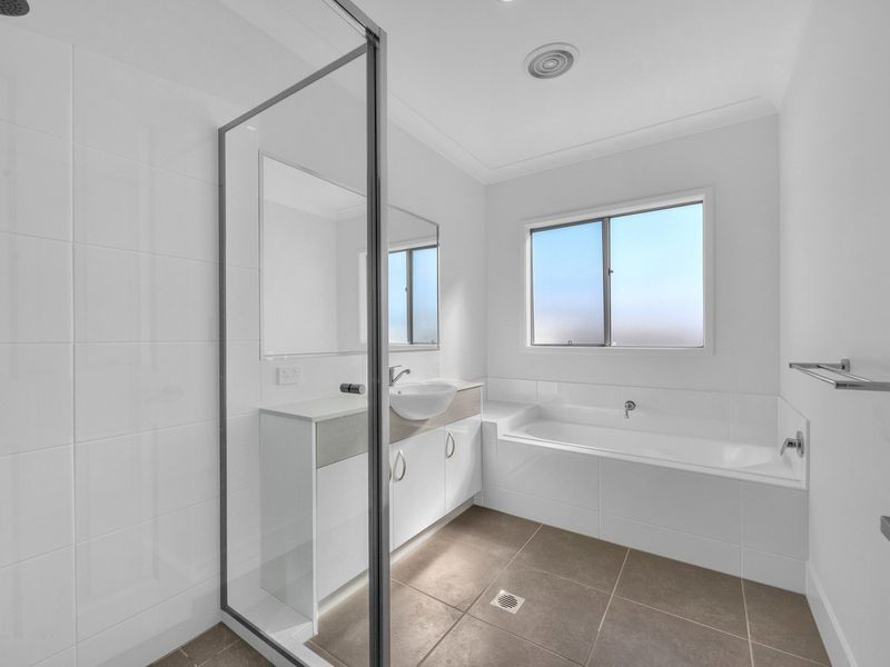 39 Lomond Circuit, Upper Kedron QLD 4055