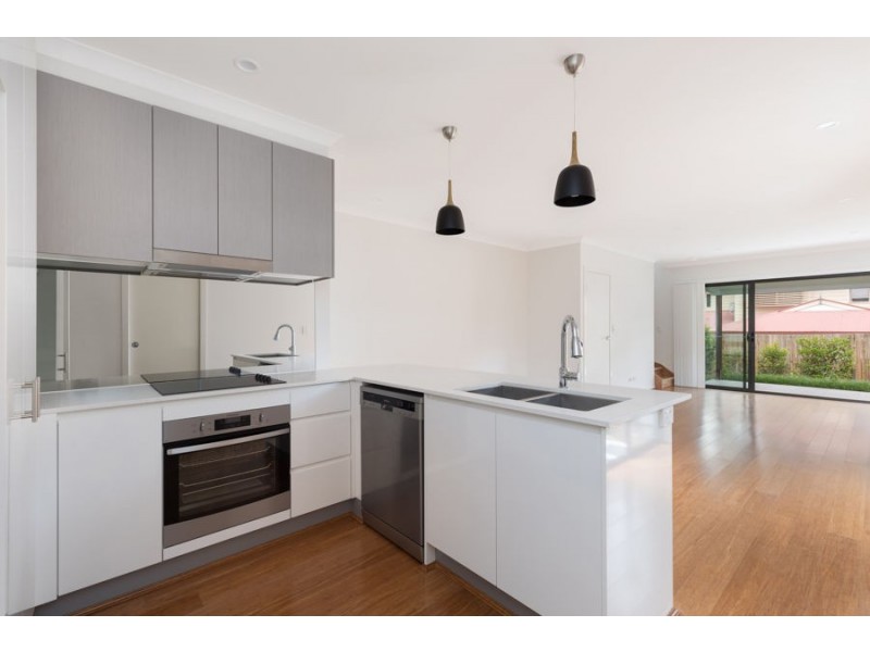 2/73 Railway Parade, Norman Park QLD 4170