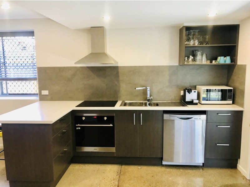 33 Muir St, Cannon Hill QLD 4170