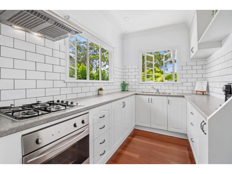 72 Abbotsleigh St, Holland Park QLD 4121