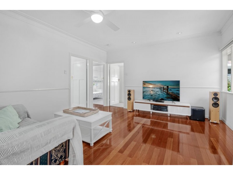 72 Abbotsleigh St, Holland Park QLD 4121