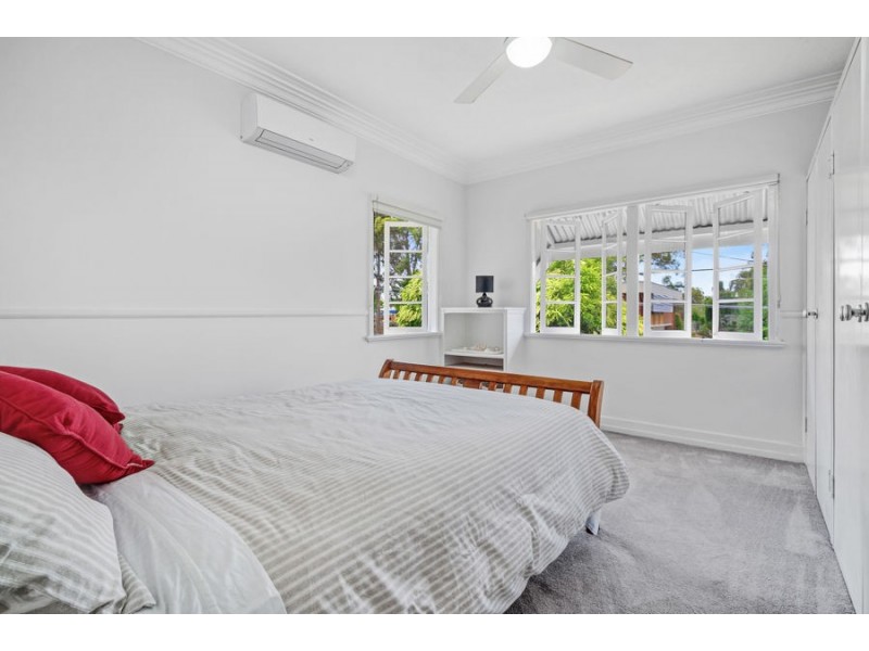 72 Abbotsleigh St, Holland Park QLD 4121