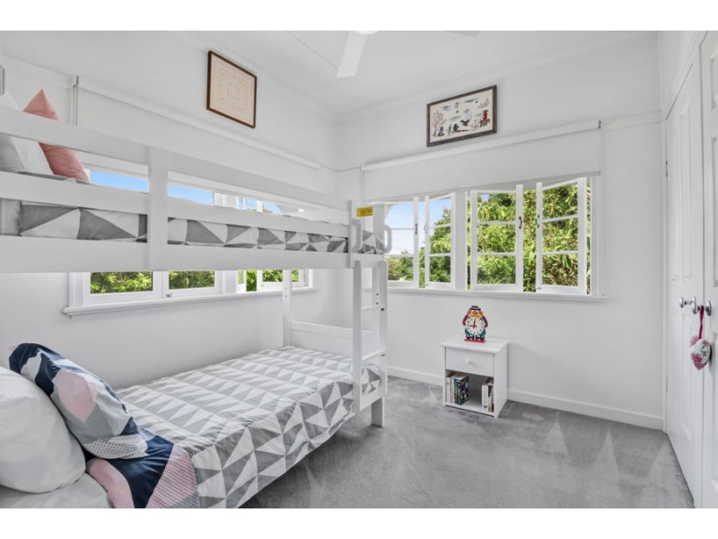 72 Abbotsleigh St, Holland Park QLD 4121