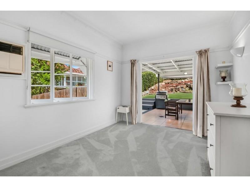 72 Abbotsleigh St, Holland Park QLD 4121