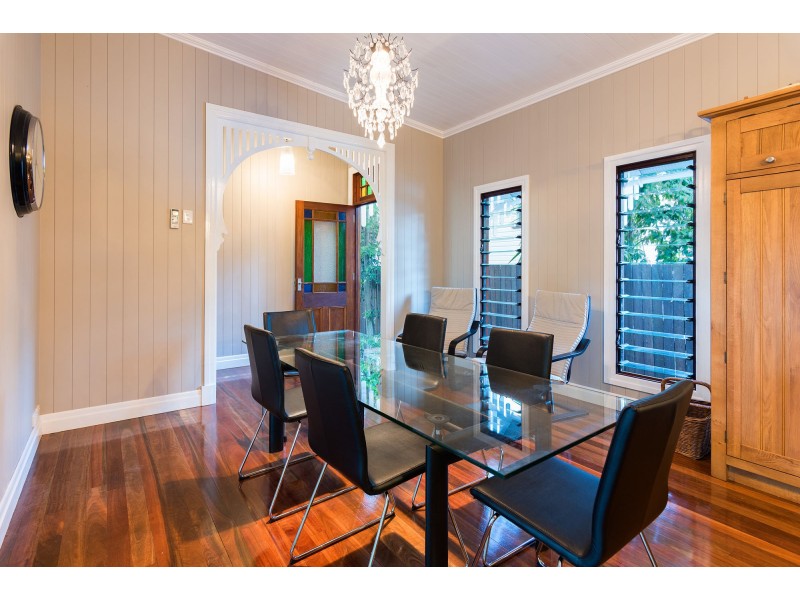 15 Raymond Street, Shorncliffe QLD 4017