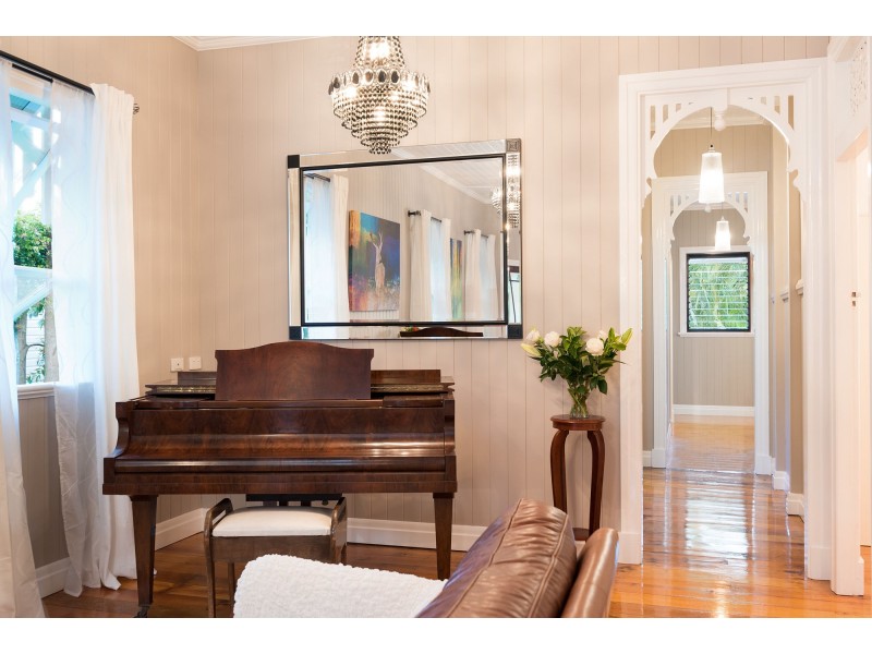 15 Raymond Street, Shorncliffe QLD 4017