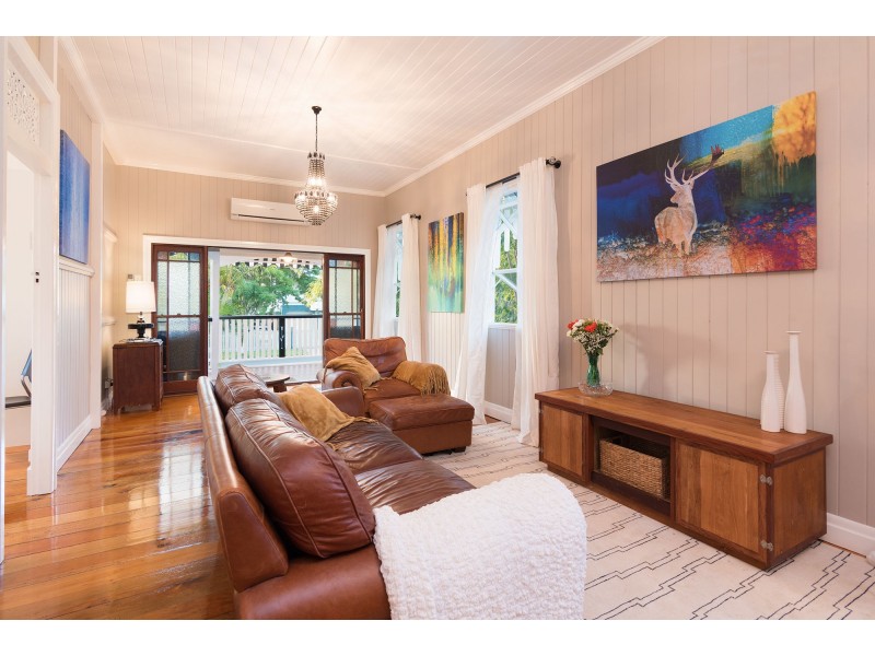 15 Raymond Street, Shorncliffe QLD 4017