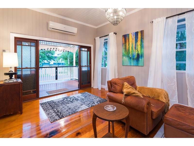 15 Raymond Street, Shorncliffe QLD 4017