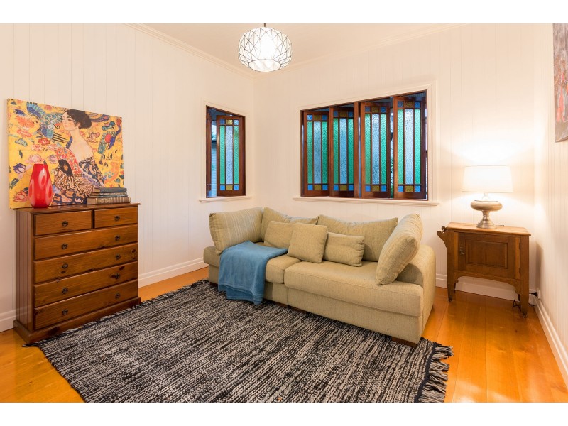 15 Raymond Street, Shorncliffe QLD 4017