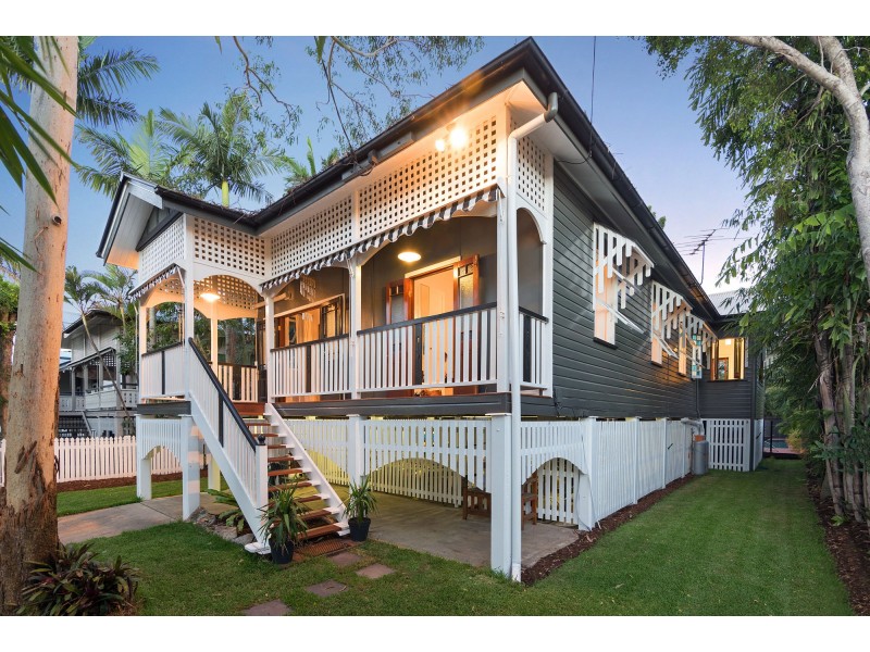 15 Raymond Street, Shorncliffe QLD 4017