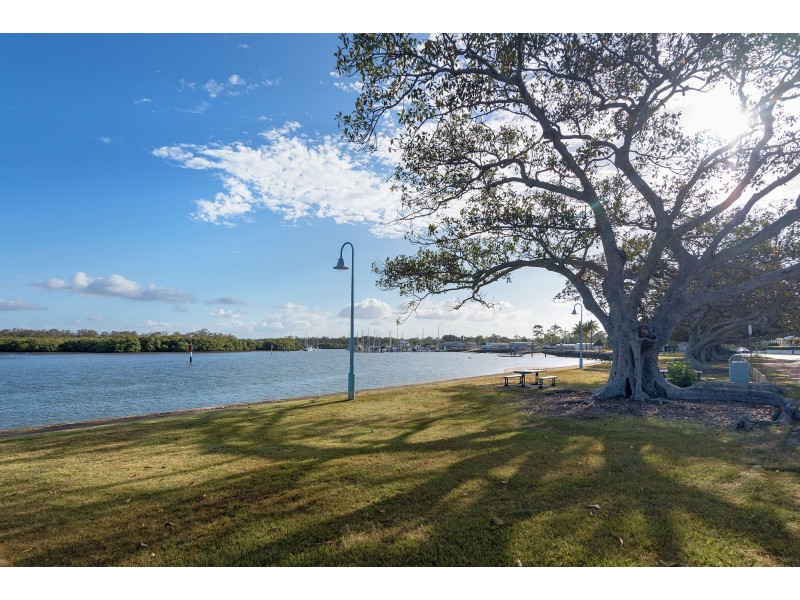 15 Raymond Street, Shorncliffe QLD 4017