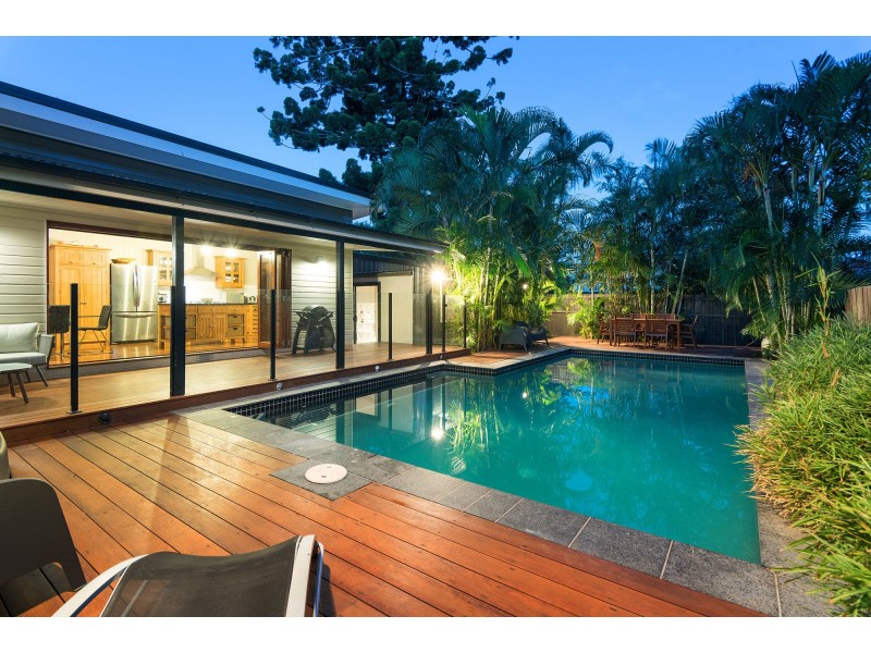 15 Raymond Street, Shorncliffe QLD 4017