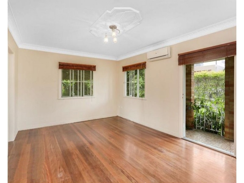 35 Galsworthy St, Holland Park West QLD 4121