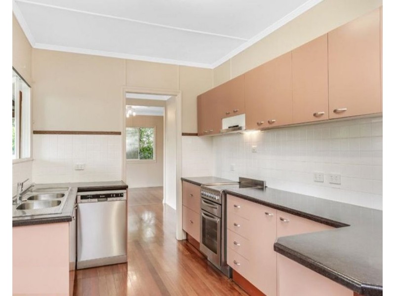 35 Galsworthy St, Holland Park West QLD 4121