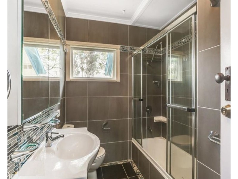 35 Galsworthy St, Holland Park West QLD 4121