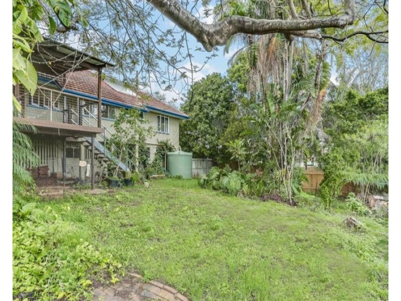 35 Galsworthy St, Holland Park West QLD 4121