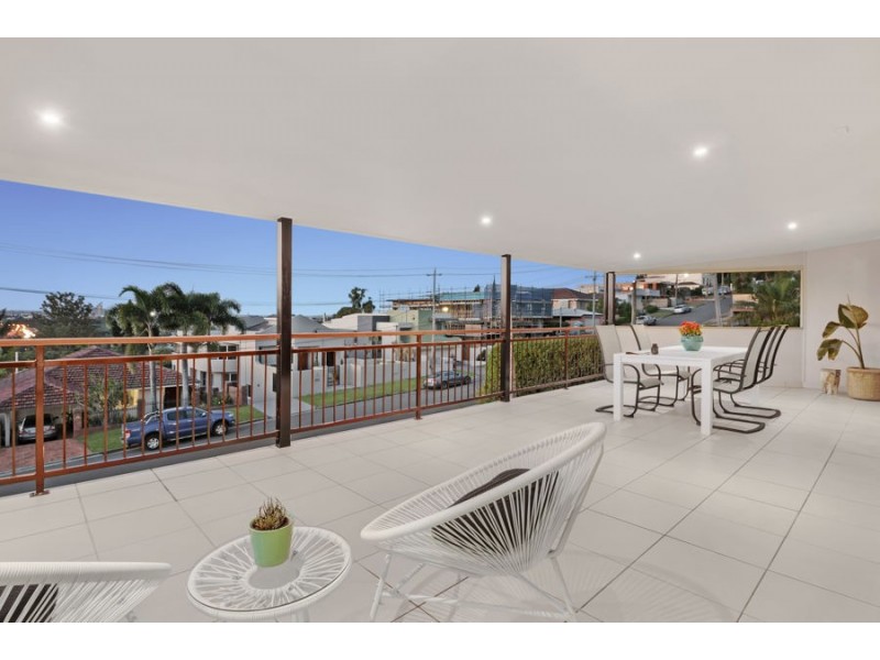 9 Kneale Street, Holland Park West QLD 4121