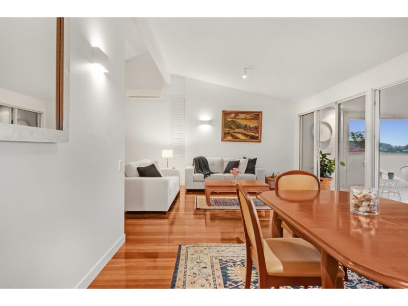 9 Kneale Street, Holland Park West QLD 4121