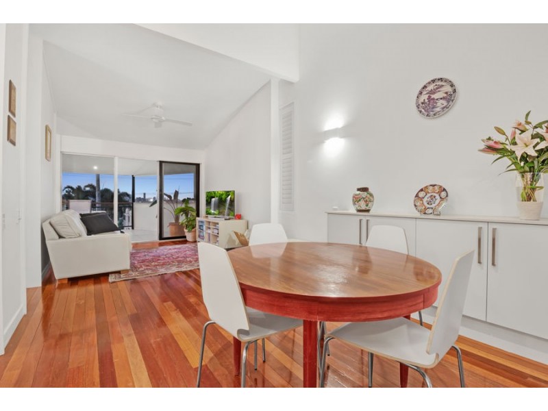 9 Kneale Street, Holland Park West QLD 4121