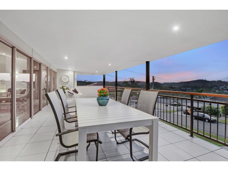 9 Kneale Street, Holland Park West QLD 4121