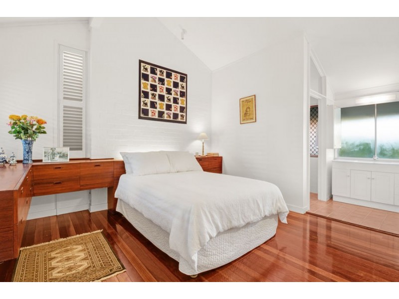 9 Kneale Street, Holland Park West QLD 4121