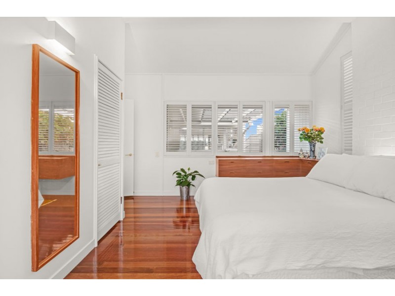 9 Kneale Street, Holland Park West QLD 4121