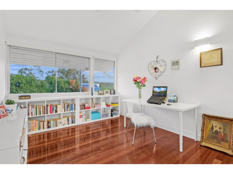 9 Kneale Street, Holland Park West QLD 4121