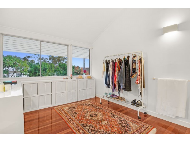 9 Kneale Street, Holland Park West QLD 4121