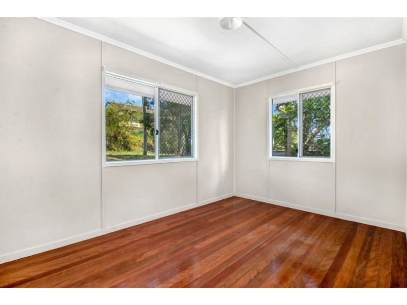 4 Trochus Street, Mansfield QLD 4122