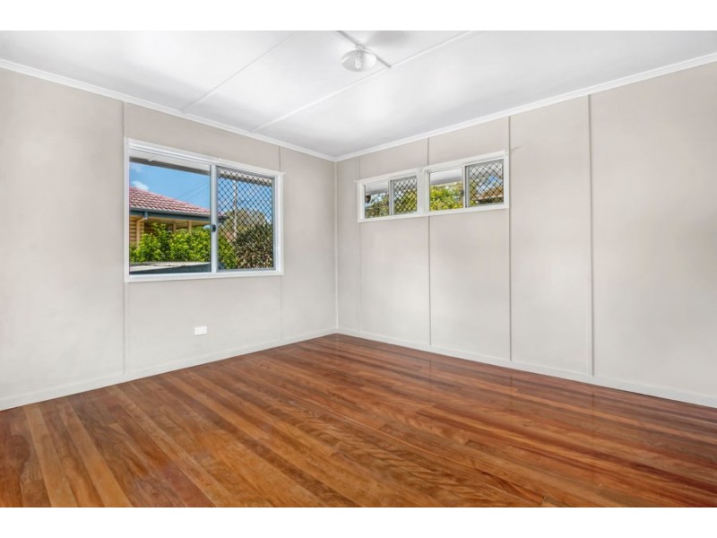 4 Trochus Street, Mansfield QLD 4122