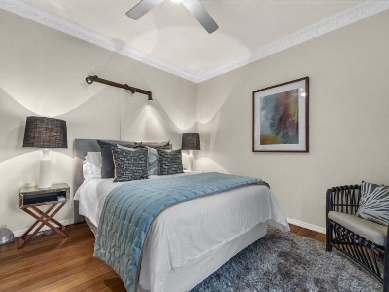 17 Gill Street, Holland Park QLD 4121