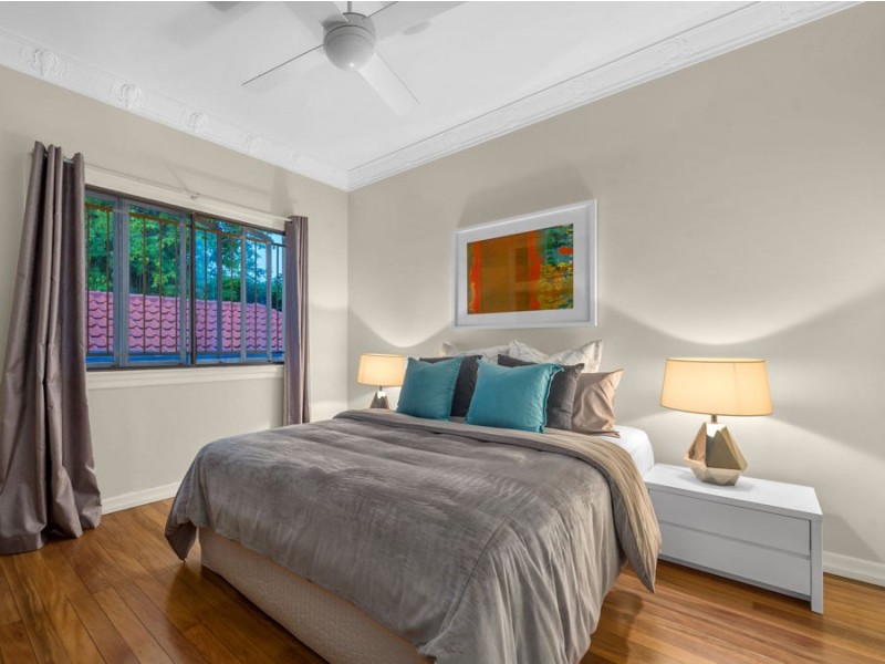 17 Gill Street, Holland Park QLD 4121