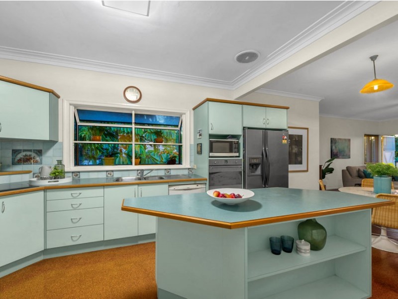 17 Gill Street, Holland Park QLD 4121