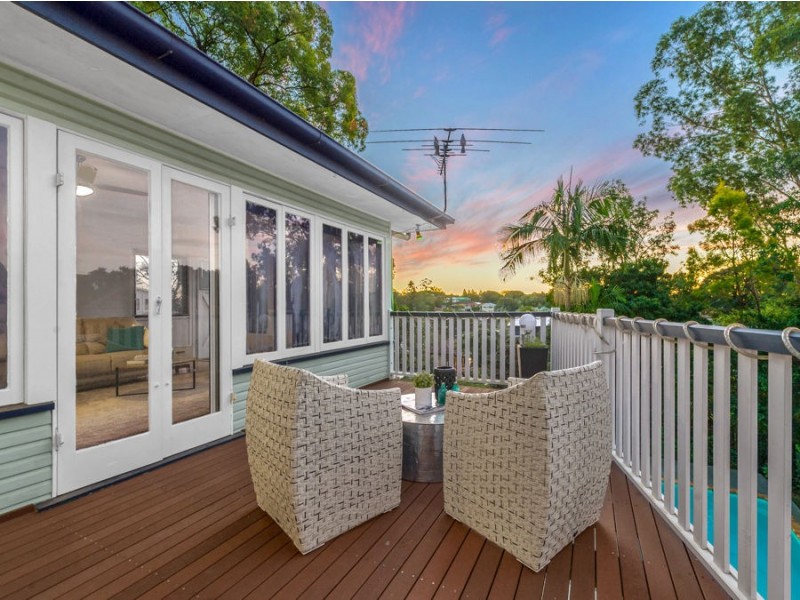 17 Gill Street, Holland Park QLD 4121