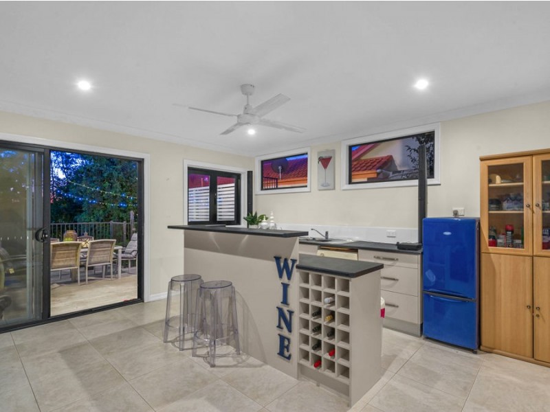 17 Gill Street, Holland Park QLD 4121