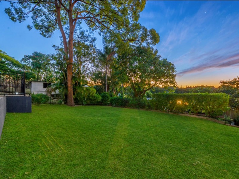 17 Gill Street, Holland Park QLD 4121