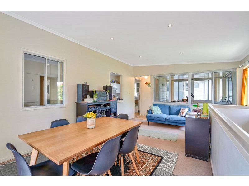 11 Dobbie Street, Holland Park QLD 4121