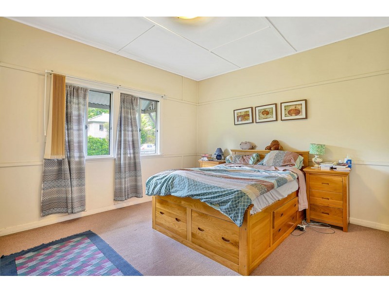 11 Dobbie Street, Holland Park QLD 4121