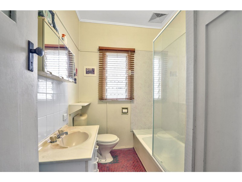 11 Dobbie Street, Holland Park QLD 4121